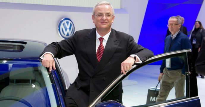 Copertina di L’ex ceo di Volkswagen pagherà 11,2 milioni di risarcimento. I pm: “Un altro processo”