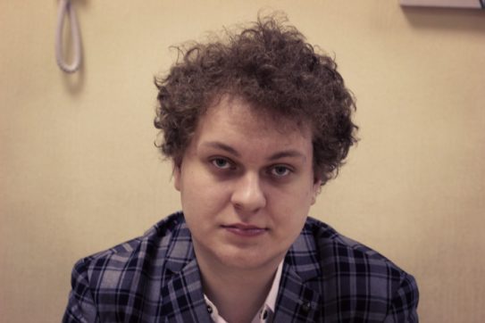 L’arresto in diretta del rapper Yury Khovansky: in Russia rischi il carcere persino se canti