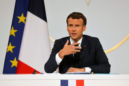 Copertina di Lo schiaffo a Macron è uno schiaffo alla democrazia: i media lo capiscono, il presidente no