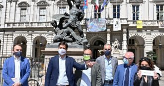 Copertina di Torino, il Pd ai gazebo Pochi iscritti: il rischio è che perdano tutti