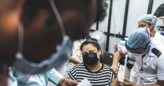 Copertina di Vaccini, il doppio gioco  di Usa ed Europa contro i paesi poveri