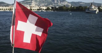 Copertina di Svizzera, sì al referendum sul green pass obbligatorio: il 62% vota a favore della legge