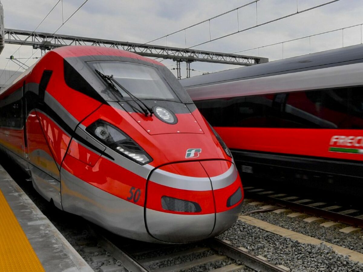 “Basta un click dal cellulare, sarà valido anche sull’aereo”: arriva il biglietto del treno unico europeo, ecco come funziona