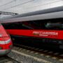 Copertina di Odissea treni ad agosto a causa dei cantieri, ma prezzi dei biglietti invariati. M5s: “Osceno, subito indennizzi ai viaggiatori”