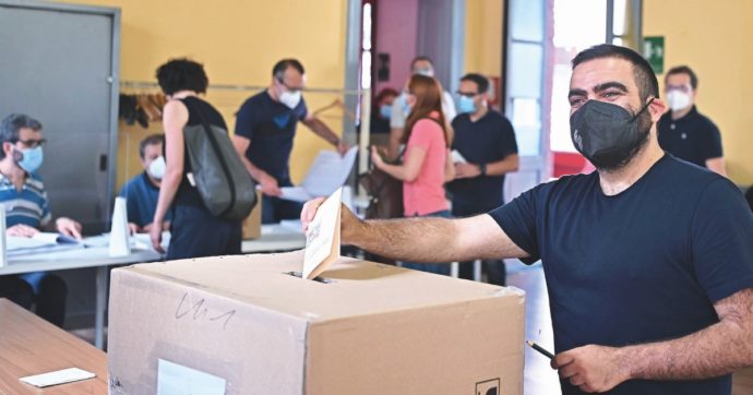 Primarie  per pochi intimi: a Torino votano in 11 mila