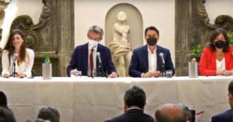 Copertina di Napoli, la conferenza stampa di Giuseppe Conte con il candidato del M5s Gaetano Manfredi: la diretta