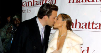 Copertina di Jennifer Lopez e Ben Affleck si sono sposati: ecco uno dei due abiti indossati dall’attrice. Il video diffuso sui social