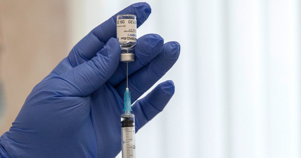 Covid, Fda dà il via libera alla terza dose di vaccino per gli over 65 e i soggetti a rischio. L’Ema si esprimerà a inizio ottobre