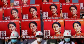 Copertina di Suu Kyi in tribunale per i walkie-talkie