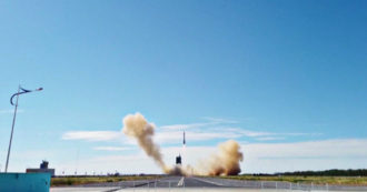 Copertina di Il video del decollo del razzo cinese: a bordo i primi astronauti che raggiungeranno la nuova stazione spaziale