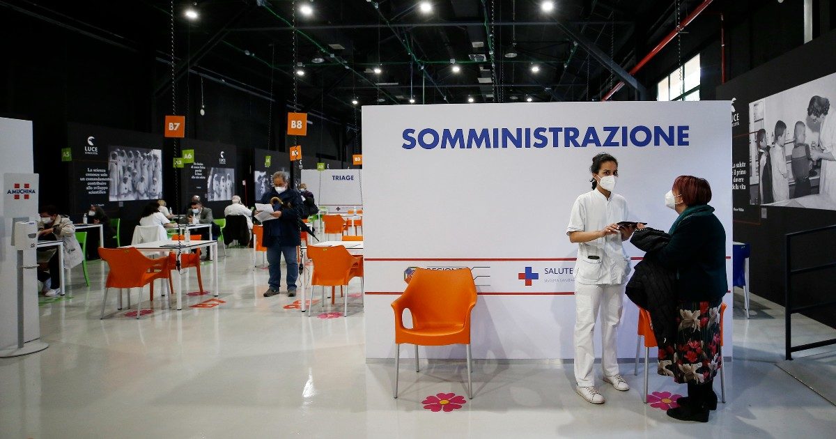 Vaccino, tra gli over 50 e gli under 18 ci sono anche i 30-49enni: in 6,8 milioni ancora senza una dose. “Finora hanno aderito i ‘convinti’, ora serve una strategia per gli altri”