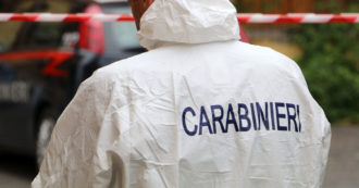 Copertina di Bologna, il cadavere di una 52enne ritrovato in casa: la donna era morta da giorni. Non si esclude l’omicidio