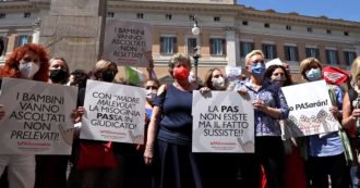 Copertina di Minori, a Roma protesta contro la ‘sindrome da alienazione parentale’: “Costrutto senza basi scientifiche ma ancora usato nei tribunali”