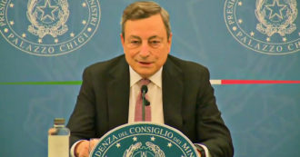 Copertina di Draghi: “Confusione sui vaccini? Ringrazio gli italiani, comportamento ammirevole” – Video