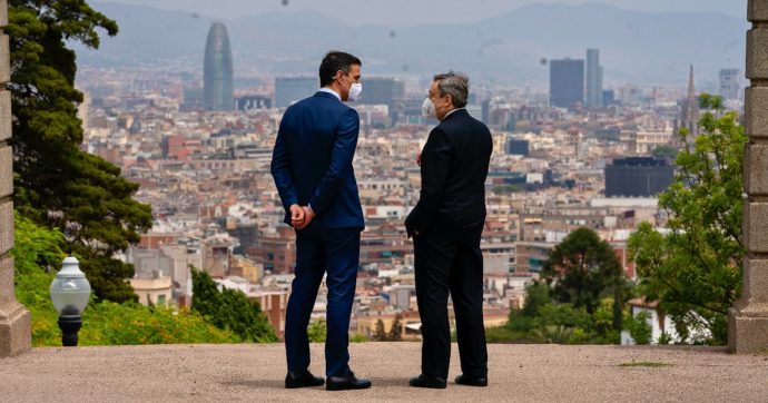 Incontro Draghi-Sanchez a Barcellona: “Dall’Ue servono solidarietà e responsabilità condivisa sui migranti”