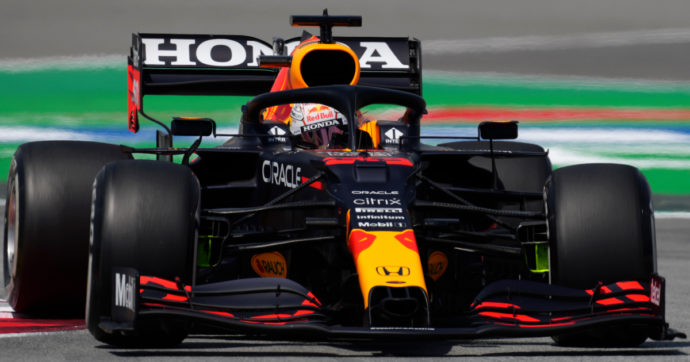 F1, qualifiche Gp Francia: Verstappen conquista la pole davanti a Hamilton e Bottas. Quinto Sainz su Ferrari