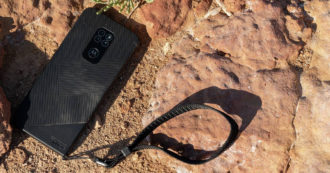 Copertina di Motorola Defy, ufficiale il nuovo smartphone rugged in grado di resistere alle sfide più dure