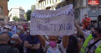 Copertina di Genova, in piazza per dire no all’accordo tra Stato e Autostrade. Parenti delle vittime del Ponte Morandi: “Il contratto non s’ha da fare”