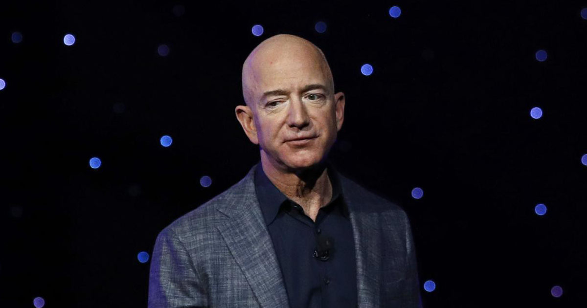 “Jeff Bezos non tornare”: le petizioni perché il magnate non ricompaia sulla Terra dopo il suo viaggio spaziale