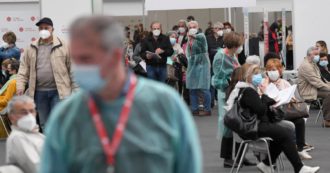 Copertina di È il governo delle retromarce: AstraZeneca sì e no, mix forse