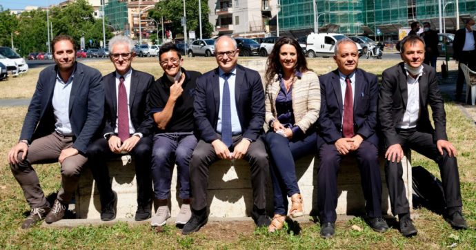 Roma, le primarie inesistenti. Gualtieri e sei a fare numero