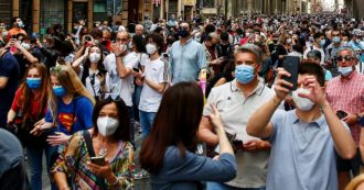 Stop all’obbligo della mascherina all’aperto, oggi il parere del Cts. Pressing del Mise anche sulle discoteche: “Presto valuteremo”