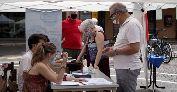 Bologna, 25 mila ai gazebo. Italia Viva manca la spallata