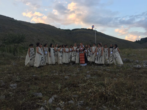 Copertina di “Voci a Vento” sul Monte Bulgheria: le donne hanno ridestato il paesaggio abbandonato