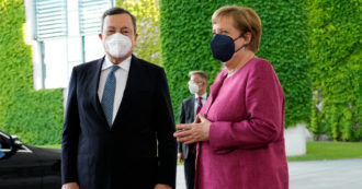 Copertina di Migranti, accordo tra Draghi e Merkel: otto miliardi dall’Ue per il rinnovo degli accordi con la Turchia sul blocco della rotta balcanica