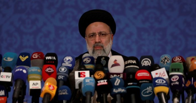 Nucleare, Raisi come Rouhani: “Non negozio all’infinito”
