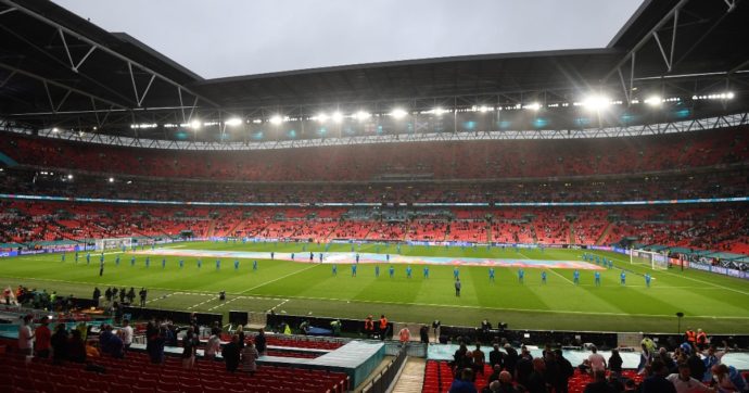 Euro 2020, dietro il piano Draghi-Merkel per impedire le finali a Londra c’è la sfida a Boris Johnson in chiave Brexit e a Orban sui diritti