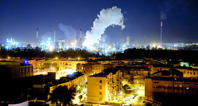 Ilva, Peacelink a Cingolani: “No alla richiesta di Acciaierie d’Italia di accelerare produzione in cockeria o ci sarà incremento emissioni”