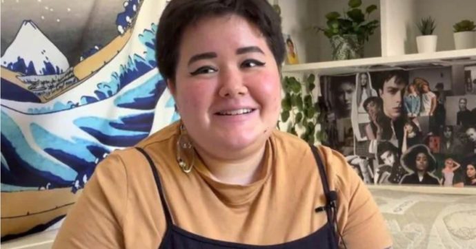 Daniela Giannoni racconta la sua vita con la sindrome di Tourette: “Ho subito abusi sessuali per due settimane, ora lancio insulti legati a quella terribile esperienza” Daniela Giannoni racconta la sua vita con la sindrome di Tourette: “Ho subito abusi sessuali per due settimane, ora lancio insulti legati a quella terribile esperienza”