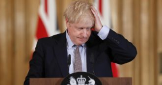 Regno Unito, Johnson vuole tagliare il “reddito di cittadinanza” inglese. Premier nella bufera: “Disumano, così 800mila persone in povertà”