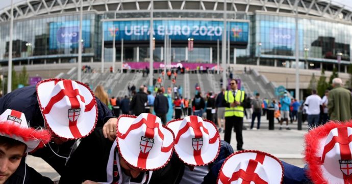 Uefa, l’assist di Merkel contro la finale a Londra