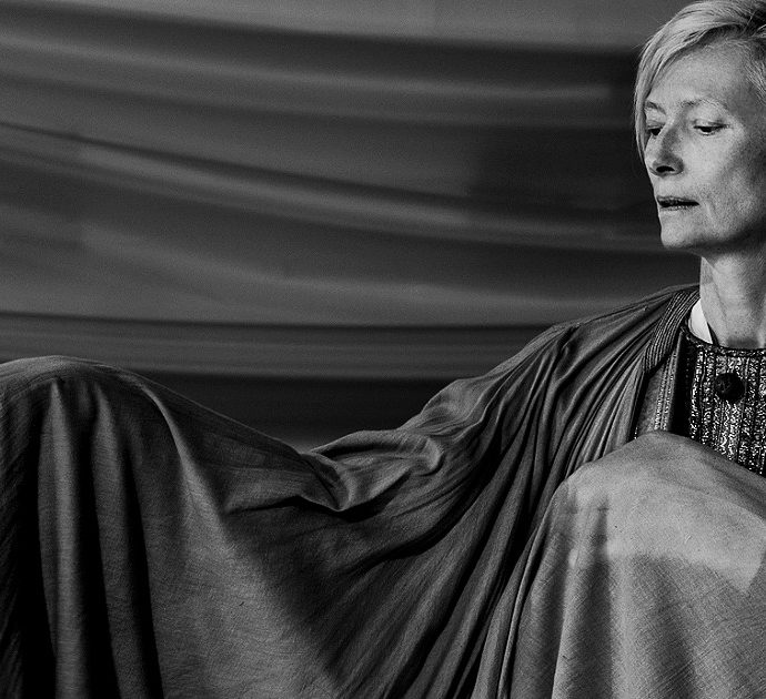 Embodying Pasolini, Tilda Swinton “indossa” la memoria visionaria dell’indimenticabile intellettuale