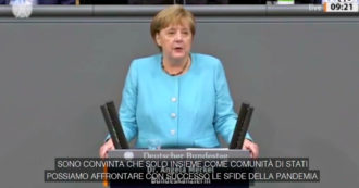 Copertina di L’ultimo discorso di Angela Merkel al Parlamento tedesco: nessuna riflessione personale della cancelliera. Il video del lungo applauso
