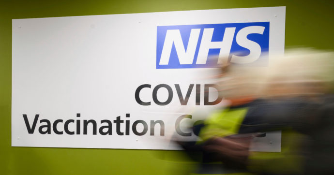 Inghilterra, 72enne positivo per 305 giorni: è il caso di long-Covid più lungo di tutta la pandemia