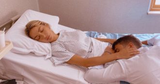 Copertina di Sabrina Ghio dal letto di ospedale: “Aspetto il mio turno per essere operata e voi fate commenti stupidi e superficiali”