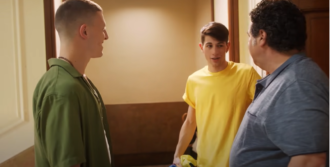 Copertina di Il pride di Idealista e gli insulti da Medioevo: una bandiera (arcobaleno) li seppellirà