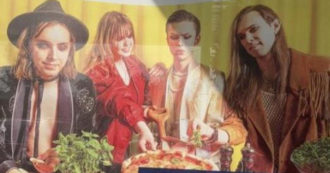 Copertina di Maneskin, i sosia nella pubblicità della mozzarella per la pizza surgelata: la trovata in Lettonia