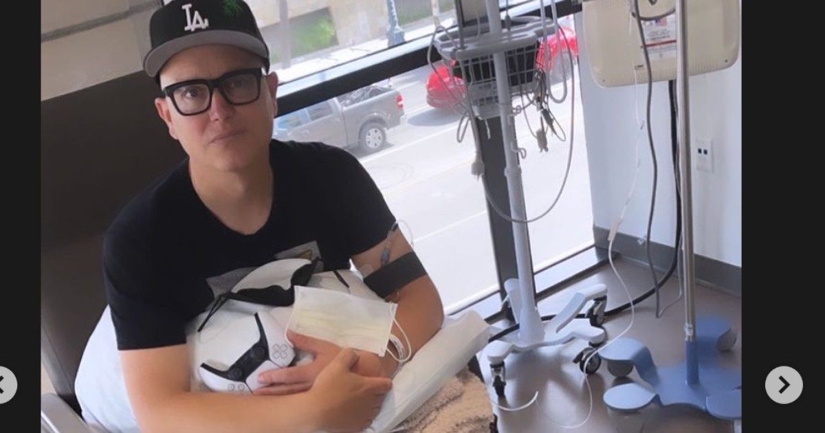 Mark Hoppus dei Blink-182 ha un cancro: “Fa schifo e ho paura, ho ancora mesi di chemioterapia davanti a me”