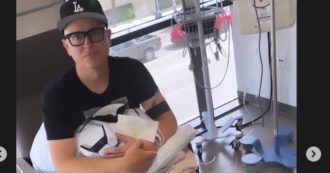 Copertina di Mark Hoppus dei Blink-182 ha un cancro: “Fa schifo e ho paura, ho ancora mesi di chemioterapia davanti a me”