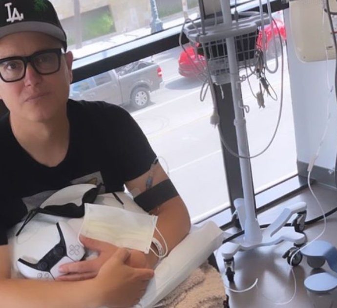 Mark Hoppus dei Blink-182 ha un cancro: “Fa schifo e ho paura, ho ancora mesi di chemioterapia davanti a me”
