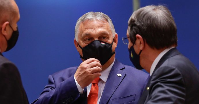 L’Ue contro Orban sui diritti Lgbtqi. Lui: “Difendo bambini e genitori”. Rutte: “Non c’è posto per questa Ungheria nell’Unione”