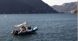 Copertina di Lago di Como, un motoscafo per lo sci nautico investe una barca: un morto e due feriti