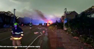 Copertina di Repubblica Ceca, tornado devasta comuni nel sud-est: tre morti e centinaia di feriti – Video
