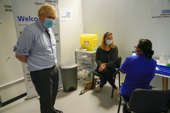 Regno Unito, la variante Delta si diffonde a macchia d’olio tra gli studenti non ancora vaccinati