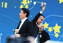 Copertina di Il Fatto di domani. Pressing su Conte per evitare il baratro dei 5 Stelle. L’ira della base del Movimento. Avanza la variante Delta, ma frena la vaccinazione