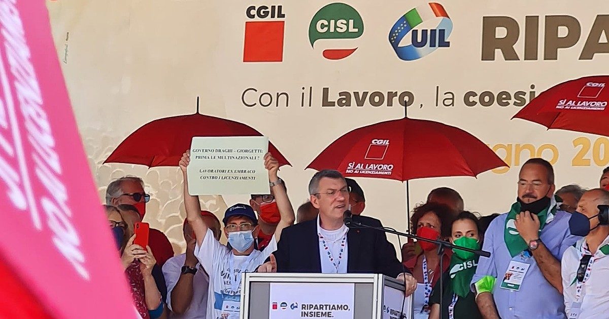 Licenziamenti, Cgil, Cisl e Uil chiedono proroga dello stop fino a fine ottobre in tutti i settori. Landini: “A Draghi dico che sbloccarli è un errore. Non creare nuove fratture sociali”